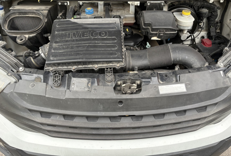 Iveco Daily 35S14 140cv 9m2 L2H1 3T5 / 190000km/ 2017 / Clim auto / Caméra / Attelage 