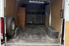 Iveco Daily 35S14 140cv 9m2 L2H1 3T5 / 190000km/ 2017 / Clim auto / Caméra / Attelage 