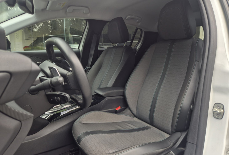 Peugeot 208 1.2 100ch Allure Pack EAT8 / Cockpit 3D / Kit de distribution récent 
