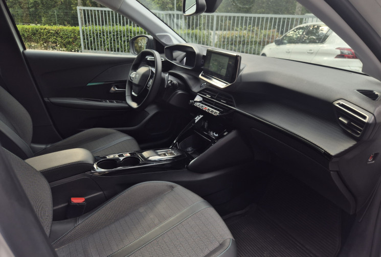 Peugeot 208 1.2 100ch Allure Pack EAT8 / Cockpit 3D / Kit de distribution récent 