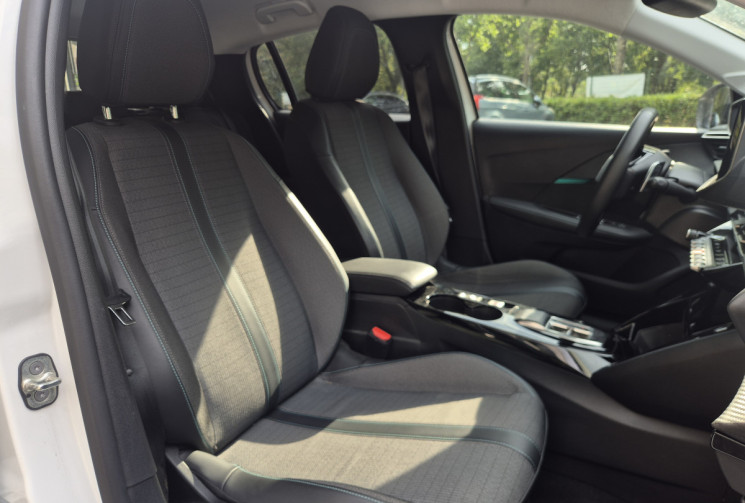 Peugeot 208 1.2 100ch Allure Pack EAT8 / Cockpit 3D / Kit de distribution récent 