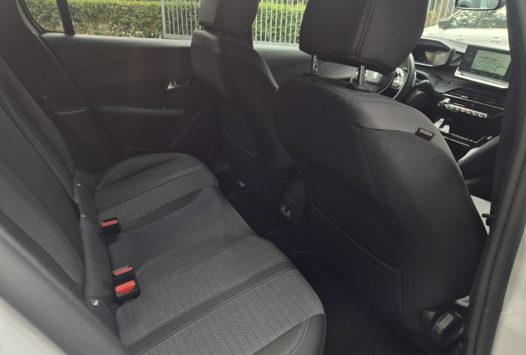 Peugeot 208 1.2 100ch Allure Pack EAT8 / Cockpit 3D / Kit de distribution récent 