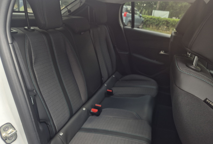 Peugeot 208 1.2 100ch Allure Pack EAT8 / Cockpit 3D / Kit de distribution récent 