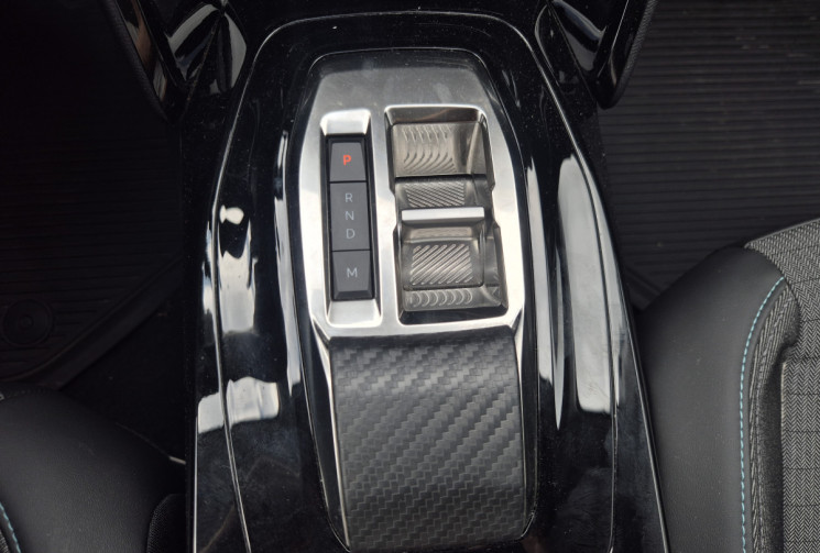 Peugeot 208 1.2 100ch Allure Pack EAT8 / Cockpit 3D / Kit de distribution récent 