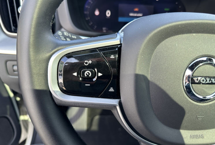 Volvo XC60 II Phase 2 T6 RECHARGE 2.0 Ti 341 CV HYBRIDE AWD GEARTRONIC8 R-DESIGN