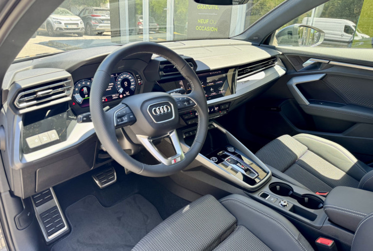 Audi A3 SPORTBACK S-Line 35 TFSi 150 S-Tronic / NEUVE / Toit ouvrant / Sonos / 360° / Garantie 12/27