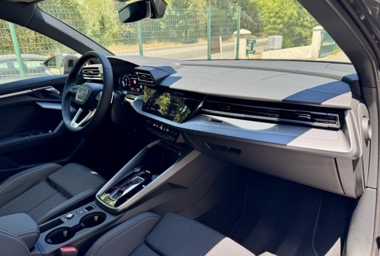 Audi A3 SPORTBACK S-Line 35 TFSi 150 S-Tronic / NEUVE / Toit ouvrant / Sonos / 360° / Garantie 12/27
