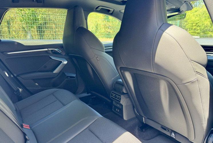 Audi A3 SPORTBACK S-Line 35 TFSi 150 S-Tronic / NEUVE / Toit ouvrant / Sonos / 360° / Garantie 12/27