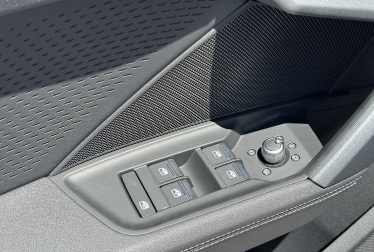 Audi A3 SPORTBACK S-Line 35 TFSi 150 S-Tronic / NEUVE / Toit ouvrant / Sonos / 360° / Garantie 12/27