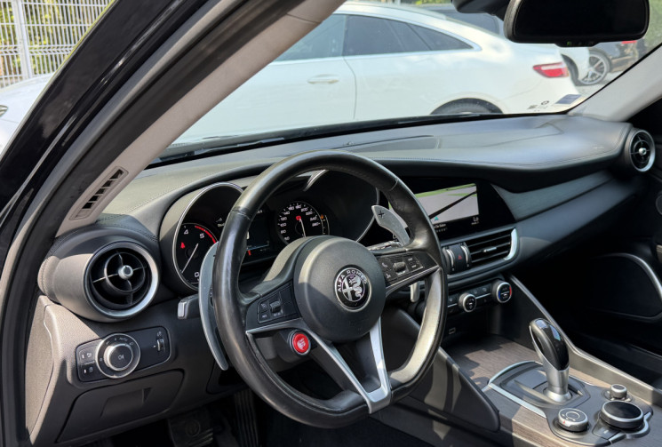 Alfa Romeo Giulia 2.2 JTD 180 Lusso AT8 / Distribution OK / Harman Kardon / Sièges Chauffants