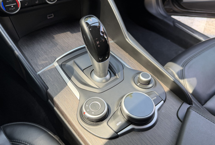 Alfa Romeo Giulia 2.2 JTD 180 Lusso AT8 / Distribution OK / Harman Kardon / Sièges Chauffants