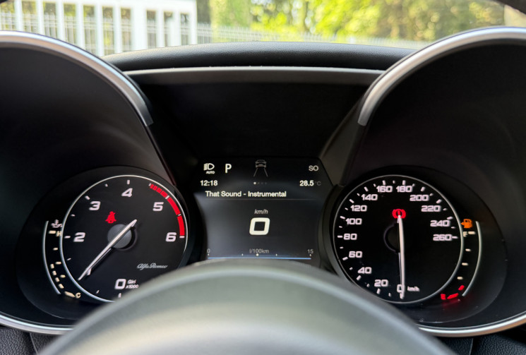 Alfa Romeo Giulia 2.2 JTD 180 Lusso AT8 / Distribution OK / Harman Kardon / Sièges Chauffants