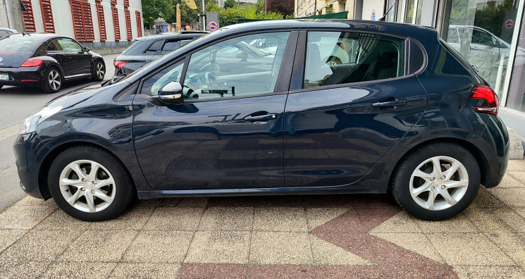 Peugeot 208 1.2 82 cv ALLURE / Sièges chauffants 