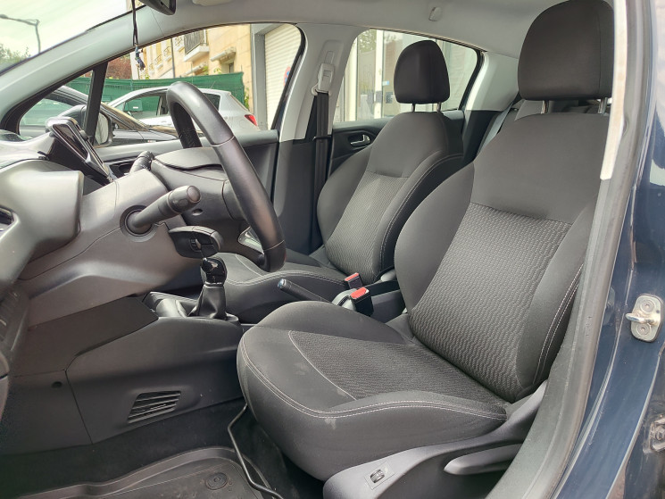 Peugeot 208 1.2 82 cv ALLURE / Sièges chauffants 