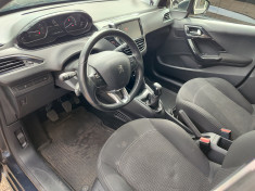 Peugeot 208 1.2 82 cv ALLURE / Sièges chauffants 