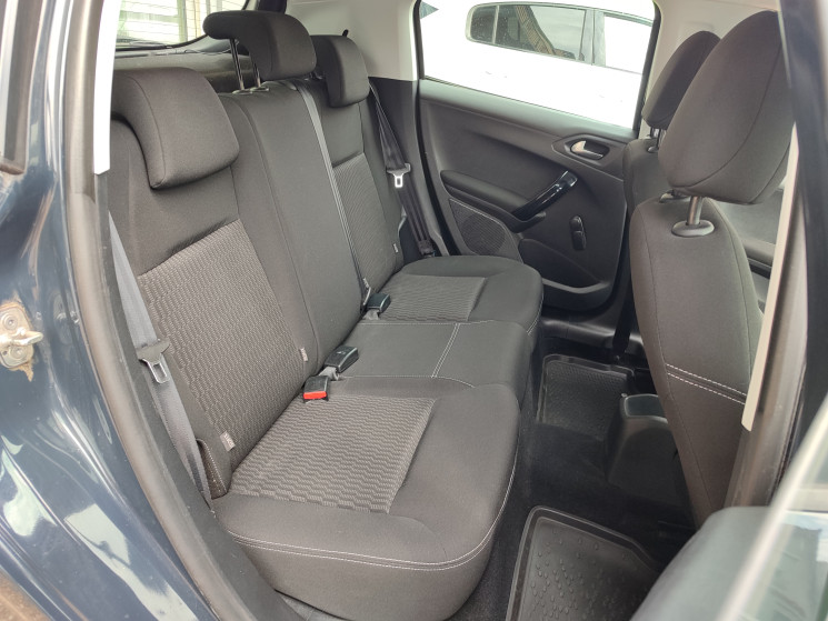 Peugeot 208 1.2 82 cv ALLURE / Sièges chauffants 