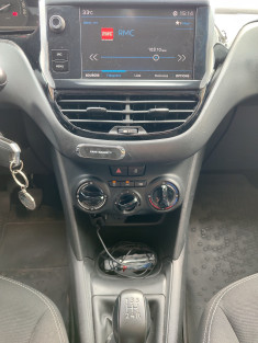 Peugeot 208 1.2 82 cv ALLURE / Sièges chauffants 