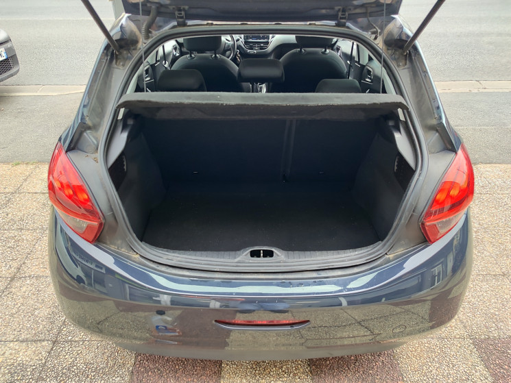 Peugeot 208 1.2 82 cv ALLURE / Sièges chauffants 