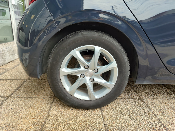 Peugeot 208 1.2 82 cv ALLURE / Sièges chauffants 
