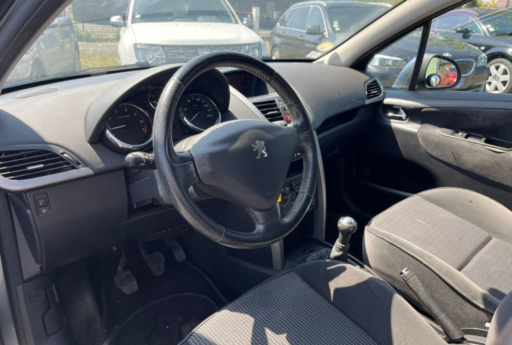 Peugeot 207 1.4i 90 ch Premium 5 portes
