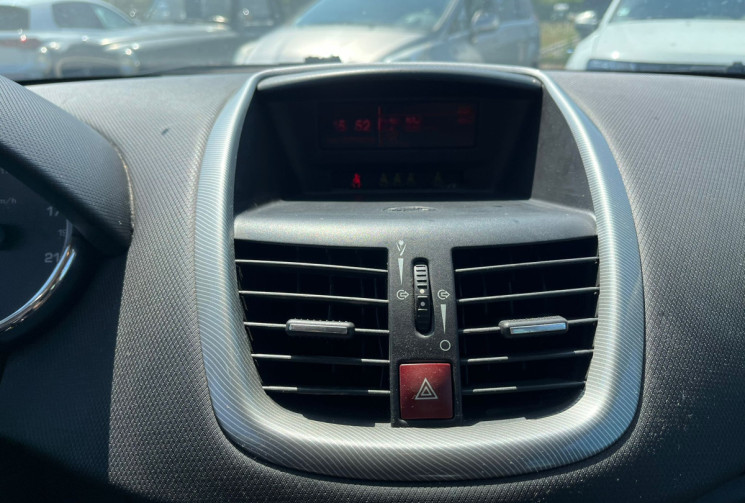 Peugeot 207 1.4i 90 ch Premium 5 portes