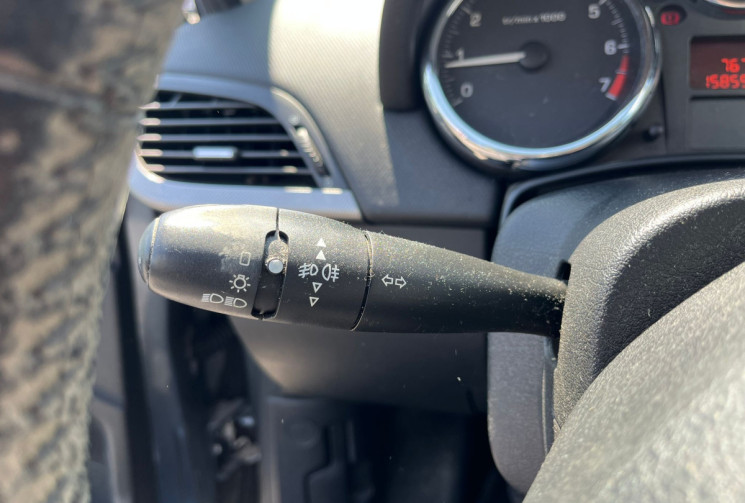 Peugeot 207 1.4i 90 ch Premium 5 portes