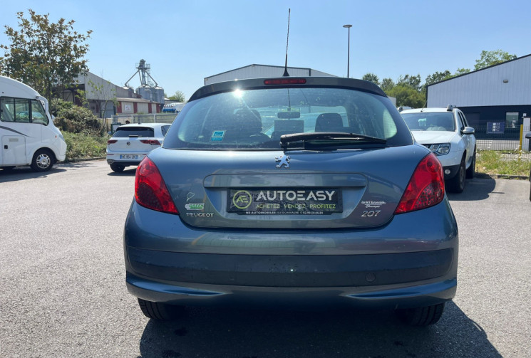 Peugeot 207 1.4i 90 ch Premium 5 portes