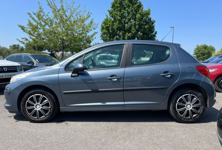 Peugeot 207 1.4i 90 ch Premium 5 portes