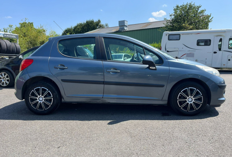 Peugeot 207 1.4i 90 ch Premium 5 portes