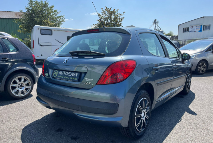 Peugeot 207 1.4i 90 ch Premium 5 portes