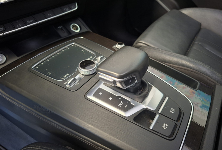 Audi Q5 50 TFSI E 299 2.0 QUATTRO AVUS / CARNET ENTRETIEN ELECTRONIQUE COMPLET/ ENTRETIEN A JOUR