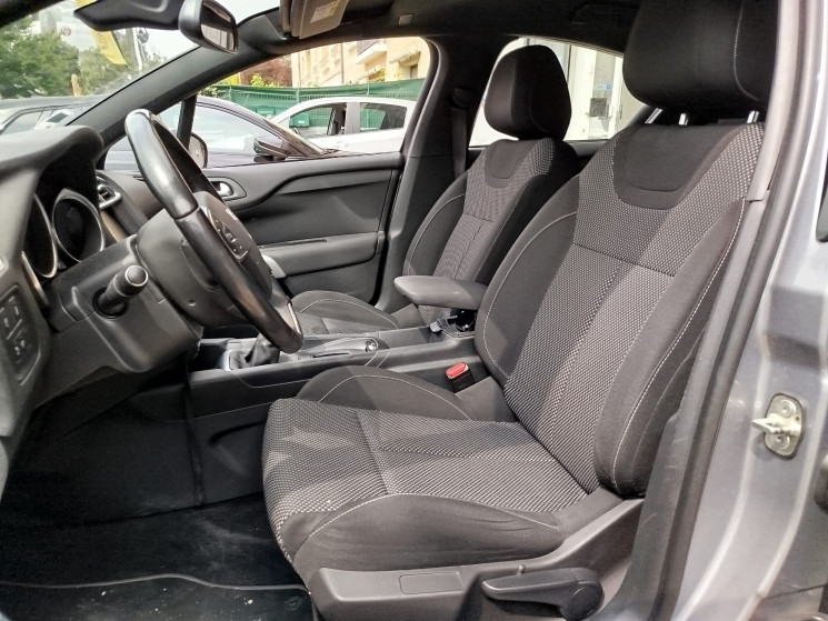 DS DS 4 1.2 THP 130 cv // Be Chic // DISTRIBUTION NEUVE