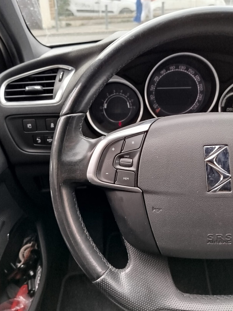 DS DS 4 1.2 THP 130 cv // Be Chic // DISTRIBUTION NEUVE
