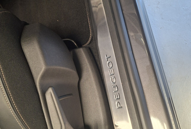 Peugeot 3008 1.6 THP 300 Hybrid4 GT PLUG IN EAT8 / TOIT OUVRANT/ENTRETIEN A JOUR