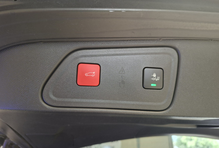 Peugeot 3008 1.6 THP 300 Hybrid4 GT PLUG IN EAT8 / TOIT OUVRANT/ENTRETIEN A JOUR
