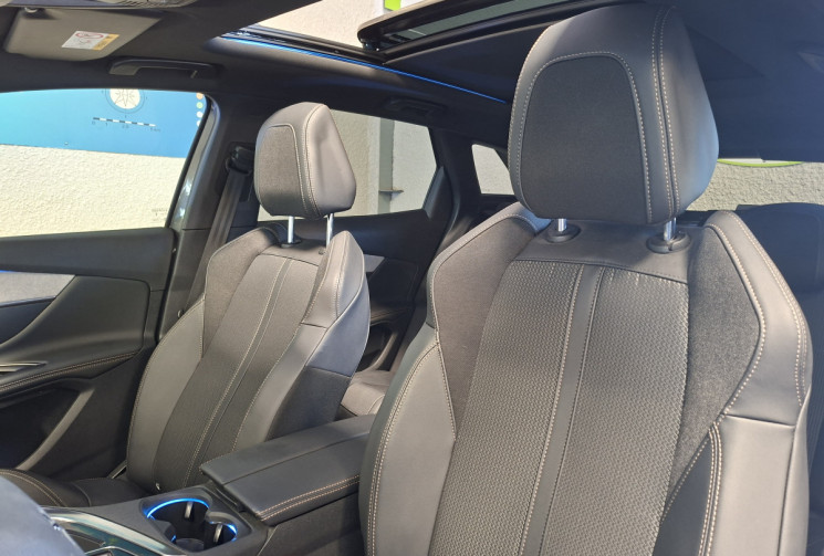 Peugeot 3008 1.6 THP 300 Hybrid4 GT PLUG IN EAT8 / TOIT OUVRANT/ENTRETIEN A JOUR