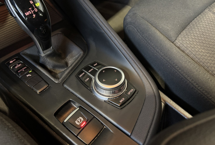 BMW X1 sDrive16dA 116 ch Business Design boite auto / Historique d'entretien complet