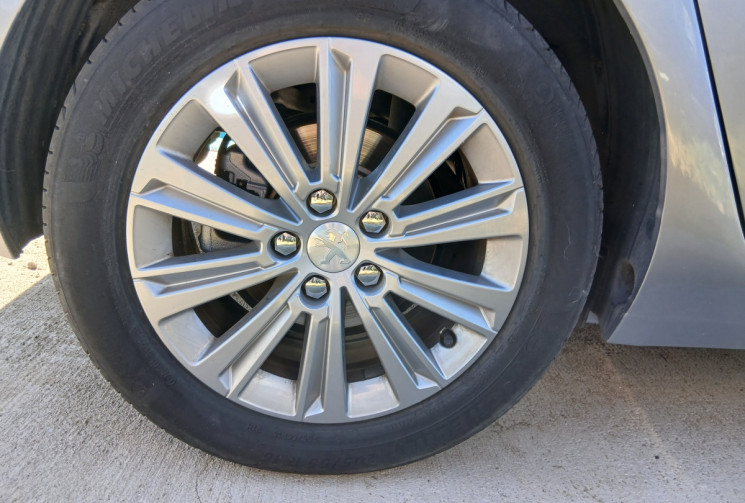 Peugeot 308 Phase II 1.2 THP 130cv EAT8 ALLURE