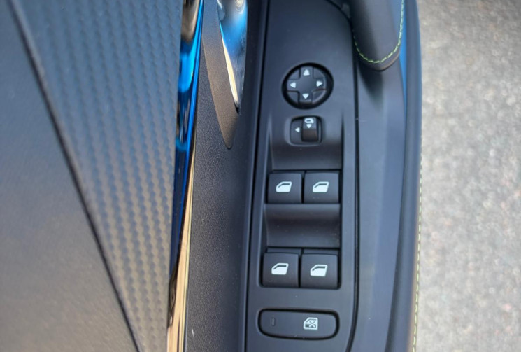 Peugeot 208  GT Phase 2 1.2 Hybrid 100 e-DSC6 