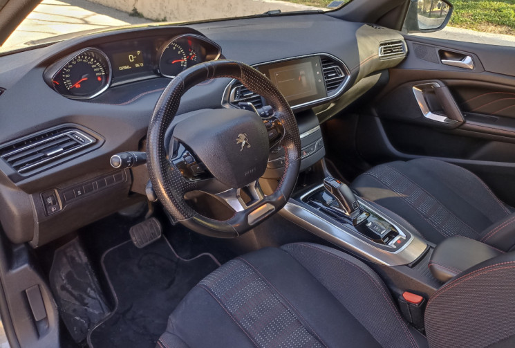 Peugeot 308 130 CH EAT8 - GT LINE - Camera - Carplay - Distrib à jour - Entretien complet fait