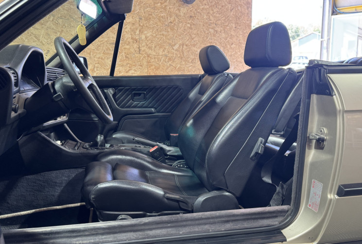 BMW Série 3 E30 325 i  PACK M 172 CV GARANTIE 1 AN