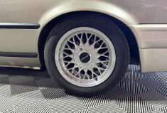 BMW Série 3 E30 325 i  PACK M 172 CV GARANTIE 1 AN