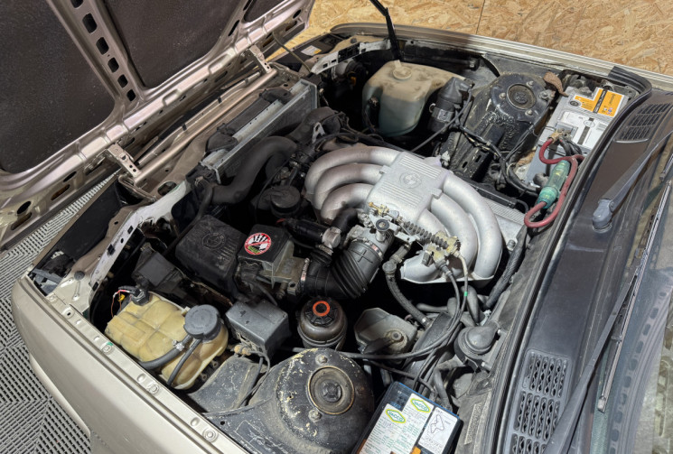 BMW Série 3 E30 325 i  PACK M 172 CV GARANTIE 1 AN