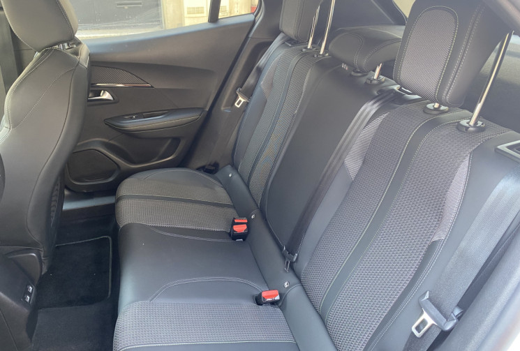 Peugeot 2008 1.2 130 CH EAT8 GT VIRTUAL COCKPIT CARPLAY...