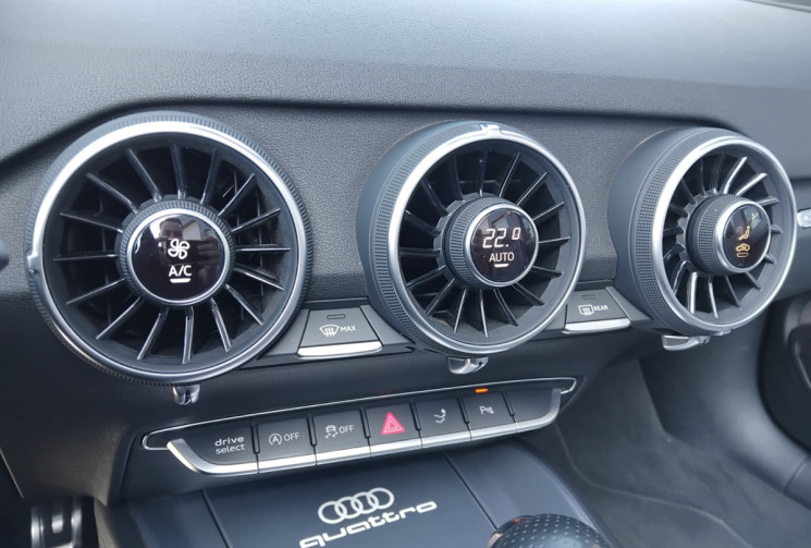 Audi TT ROADSTER S-line 2.0L TFSI 230 QUATTRO S-Tronic