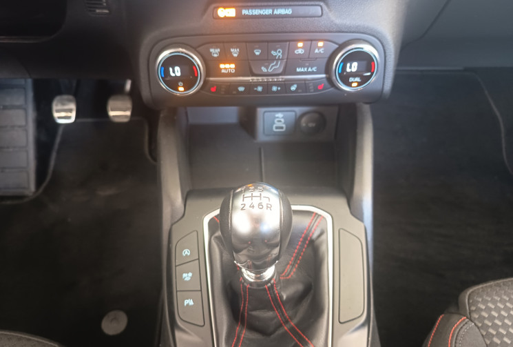 Ford Focus 1.0 ECOBOOST FLEXIFUEL HYBRID 125CV ST LINE DISTRI A CHAINE MOTEUR 1800KMS GARANTIE 2 ANS