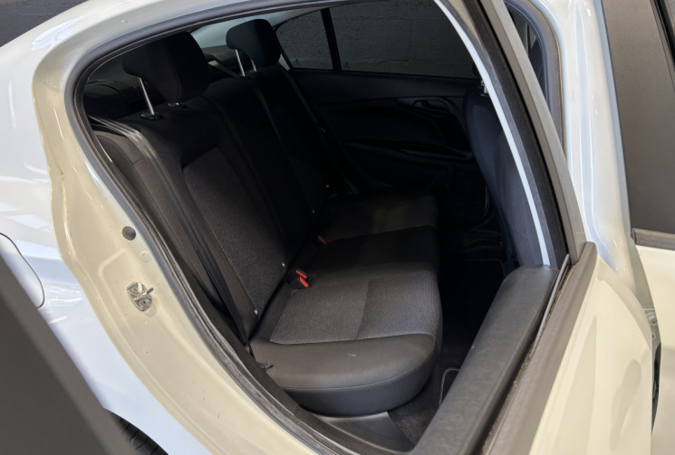 FIAT TIPO 1.3 MultiJet 95 ch Street / Suivi complet Fiat / Moteur à chaîne