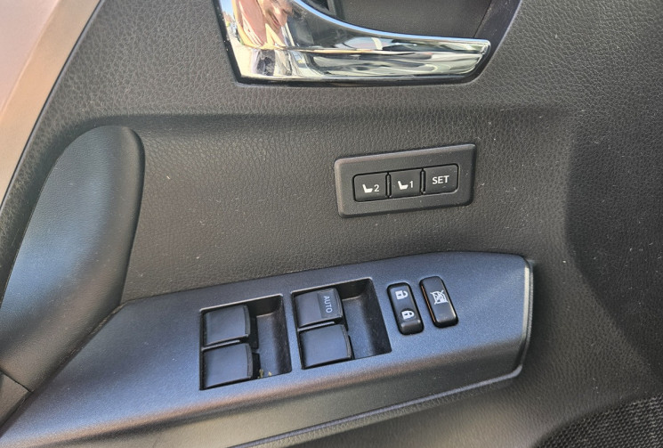 Toyota RAV4 IV 2.5 155 CVT 4x4 HYBRID LOUNGE 24 000KMS