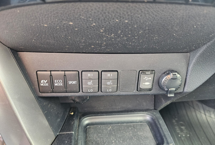 Toyota RAV4 IV 2.5 155 CVT 4x4 HYBRID LOUNGE 24 000KMS