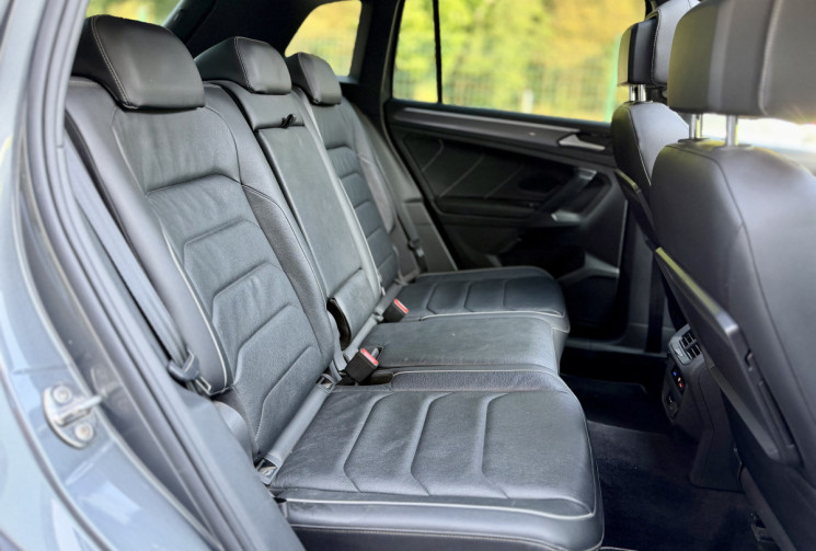 Volkswagen Tiguan Black R-Line 2.0 TDi 150 DSG7 / Toit ouvrant  / Camera / CarPlay / Siège chauffant
